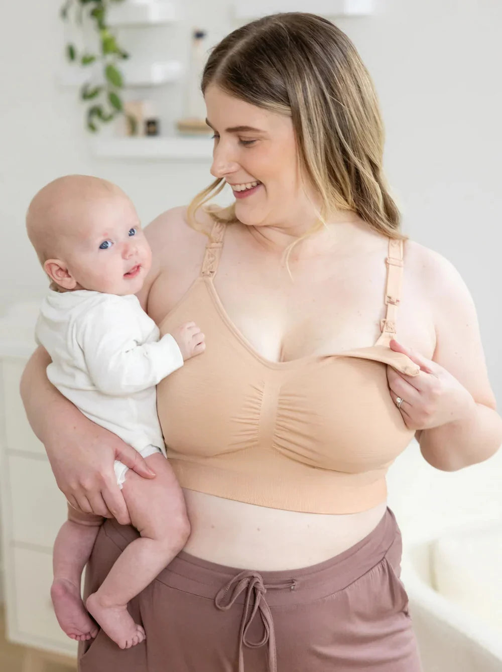 Breathable Seamless Nursing Bra.